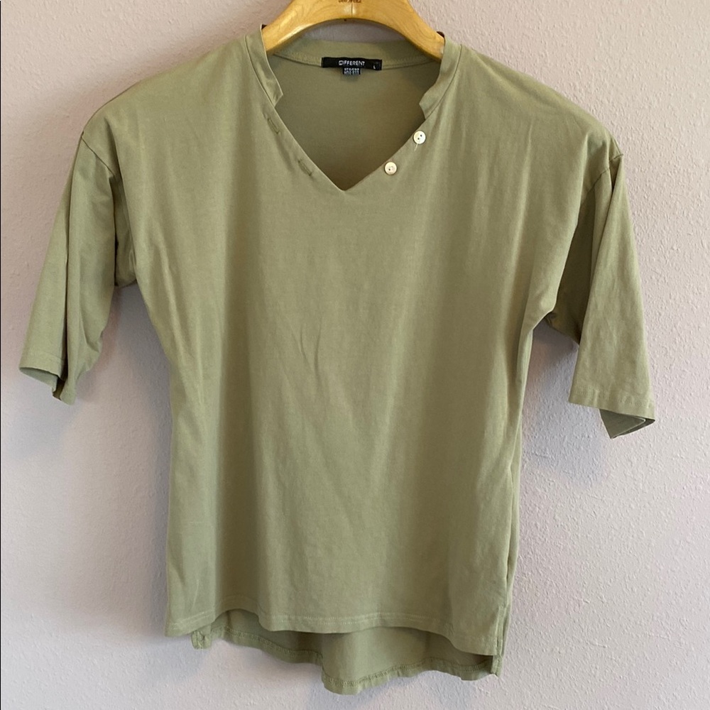 DIFFERENT Short Sleeve Tee